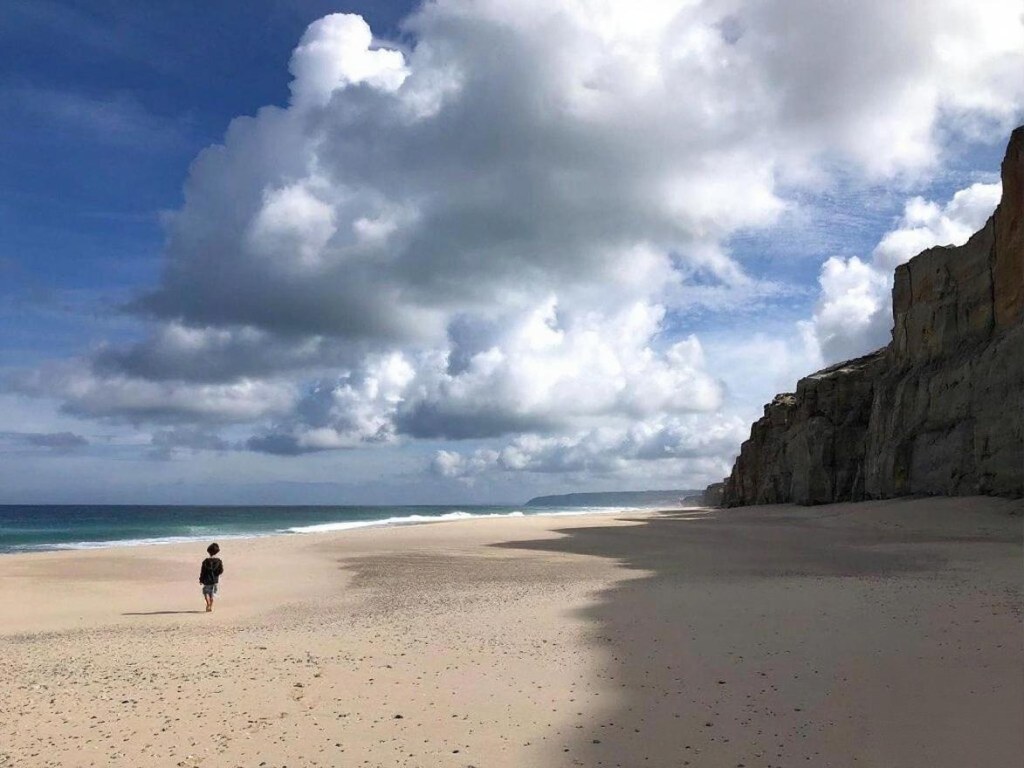 Cliffs and fine sand, minutes away