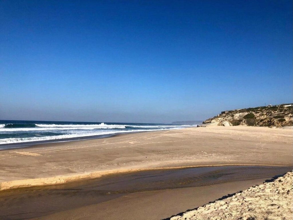 Waves and estuary at the foot of the dunes