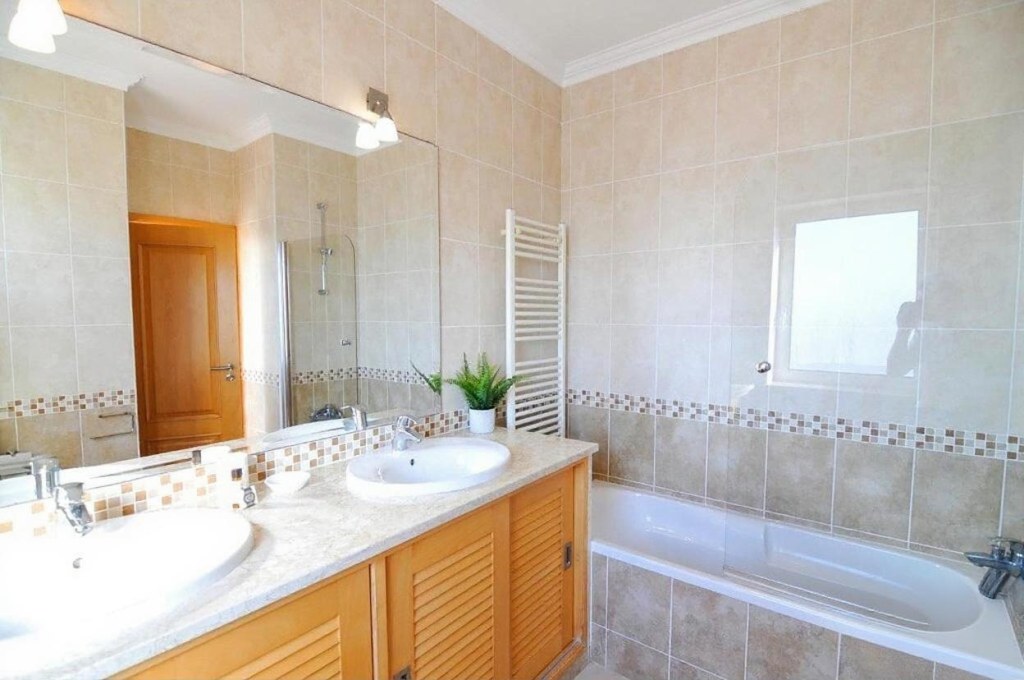 Bathroom: twin basins and bathtub